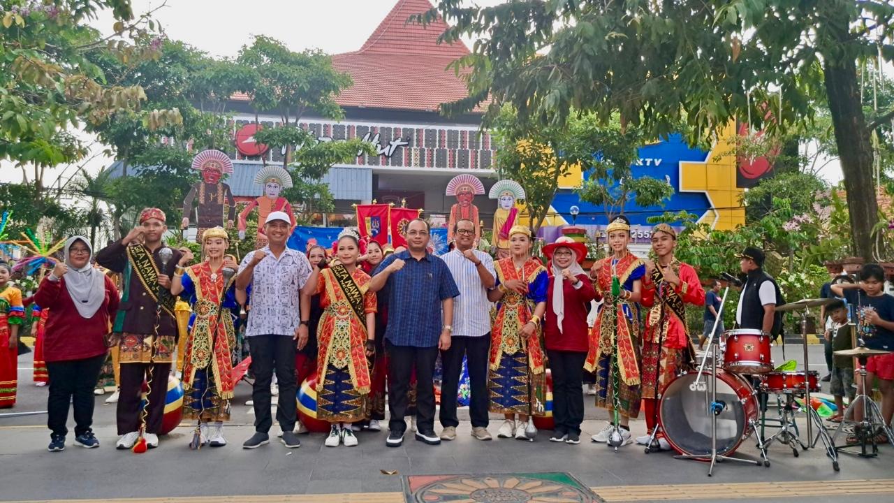 MERIAHNYA PARADE SENJA DI KOTA MADIUN