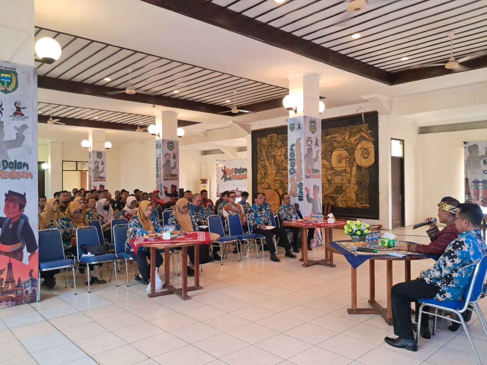 Pelatihan Service Excellent Seluruh Pegawai Dinas Budparpora